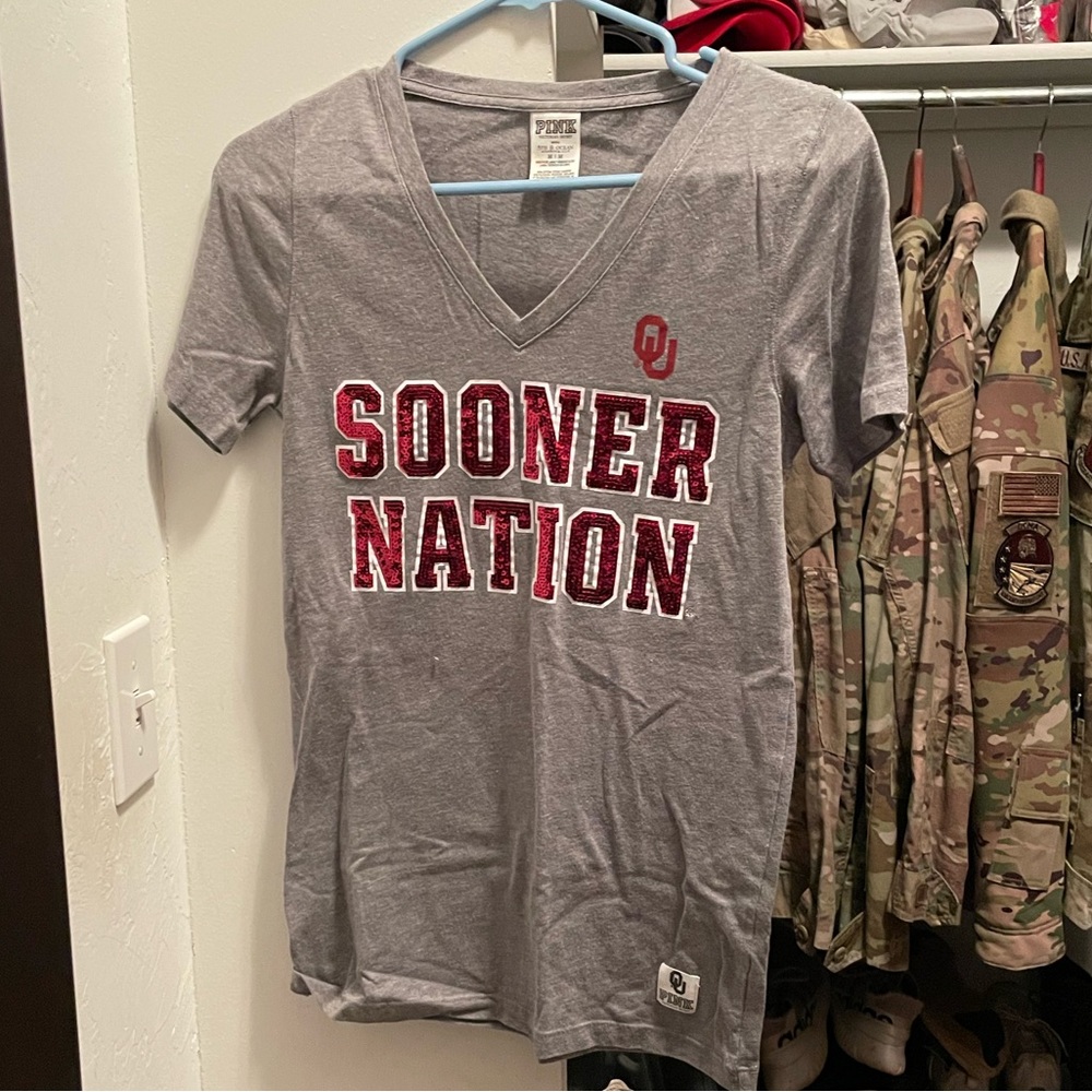 VS PINK Oklahoma Sooners V-neck